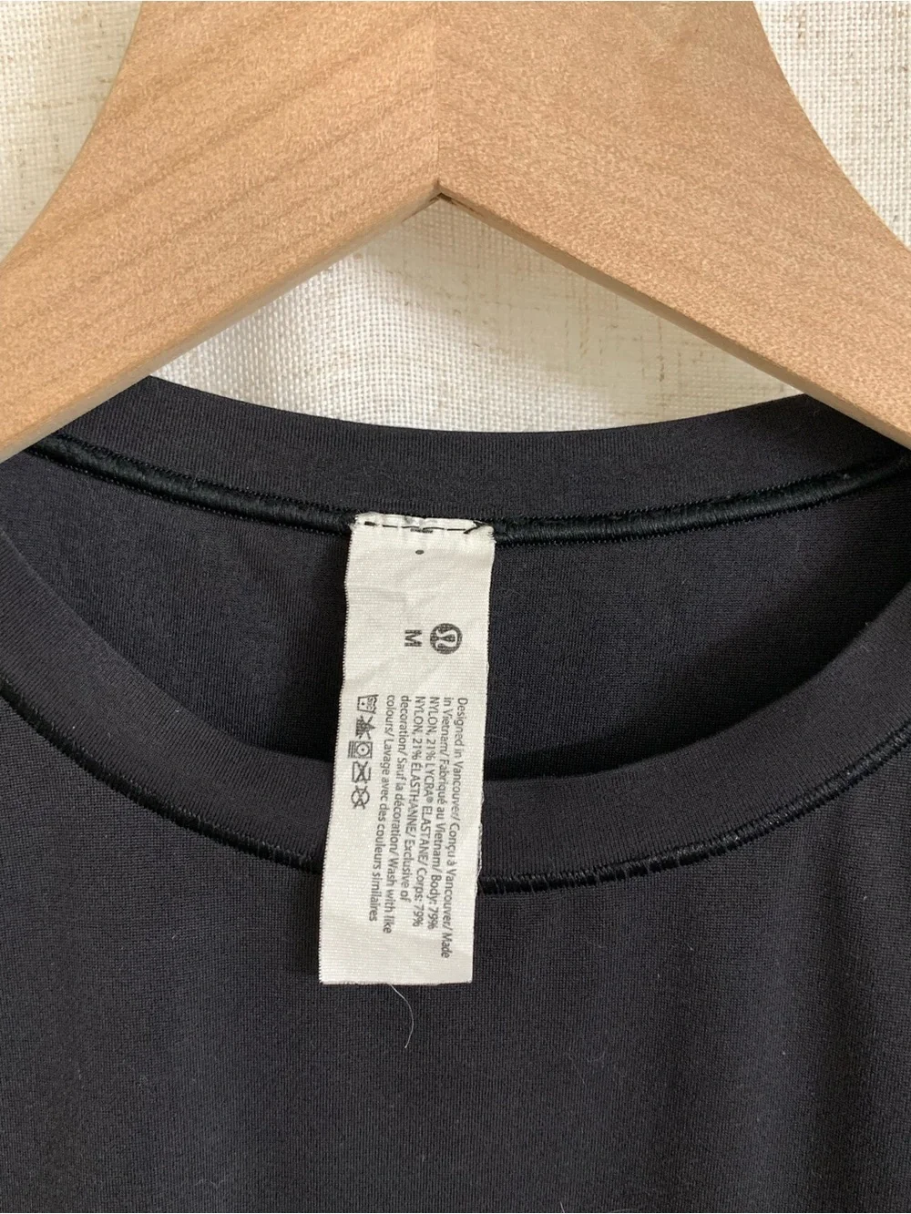 lululemon athletica Wunder Most Black Crewneck Crop Top Size Medium